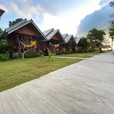 Amity Beach Resort Maret Bagian luar foto