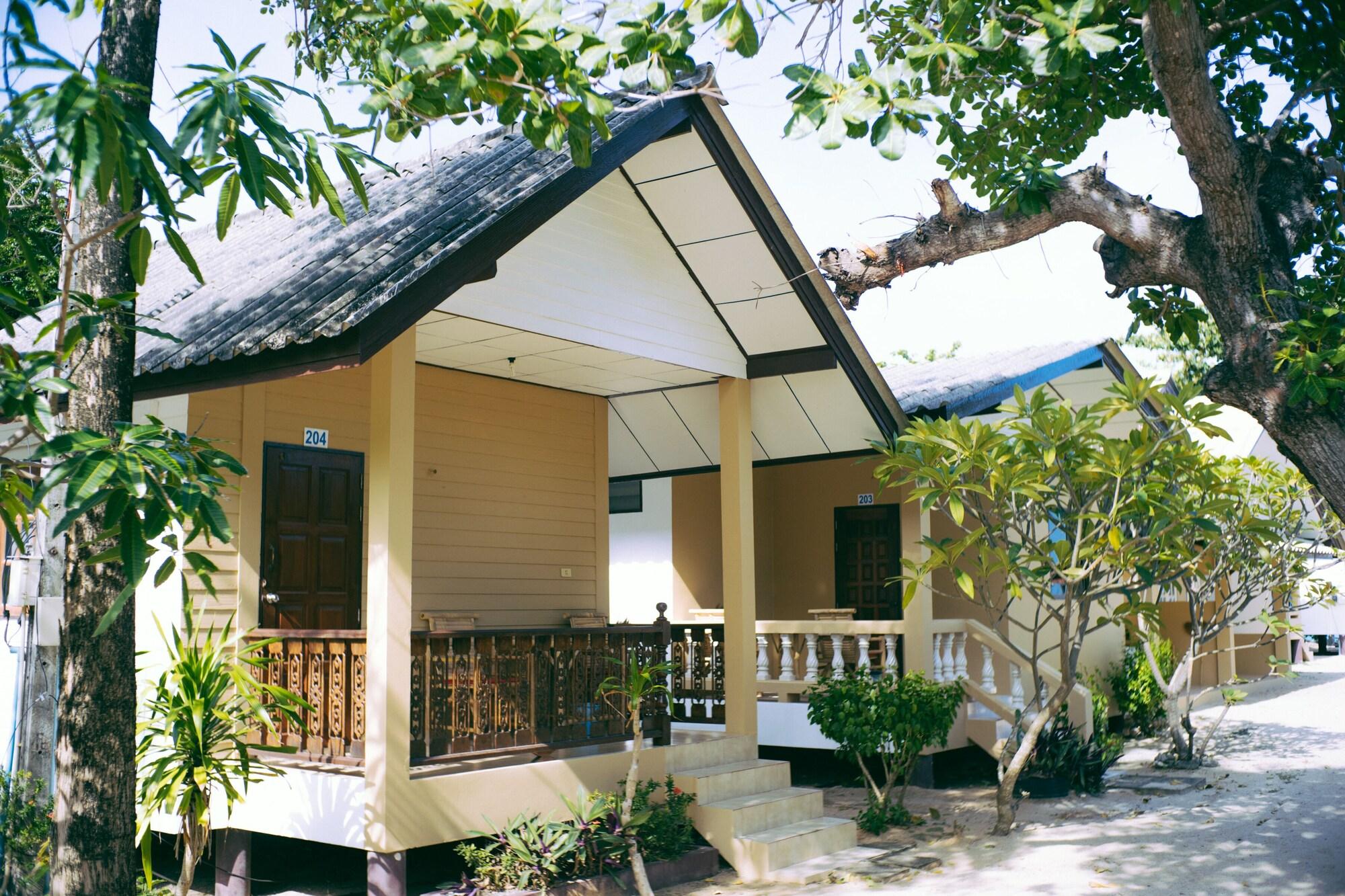 Amity Beach Resort Maret Bagian luar foto