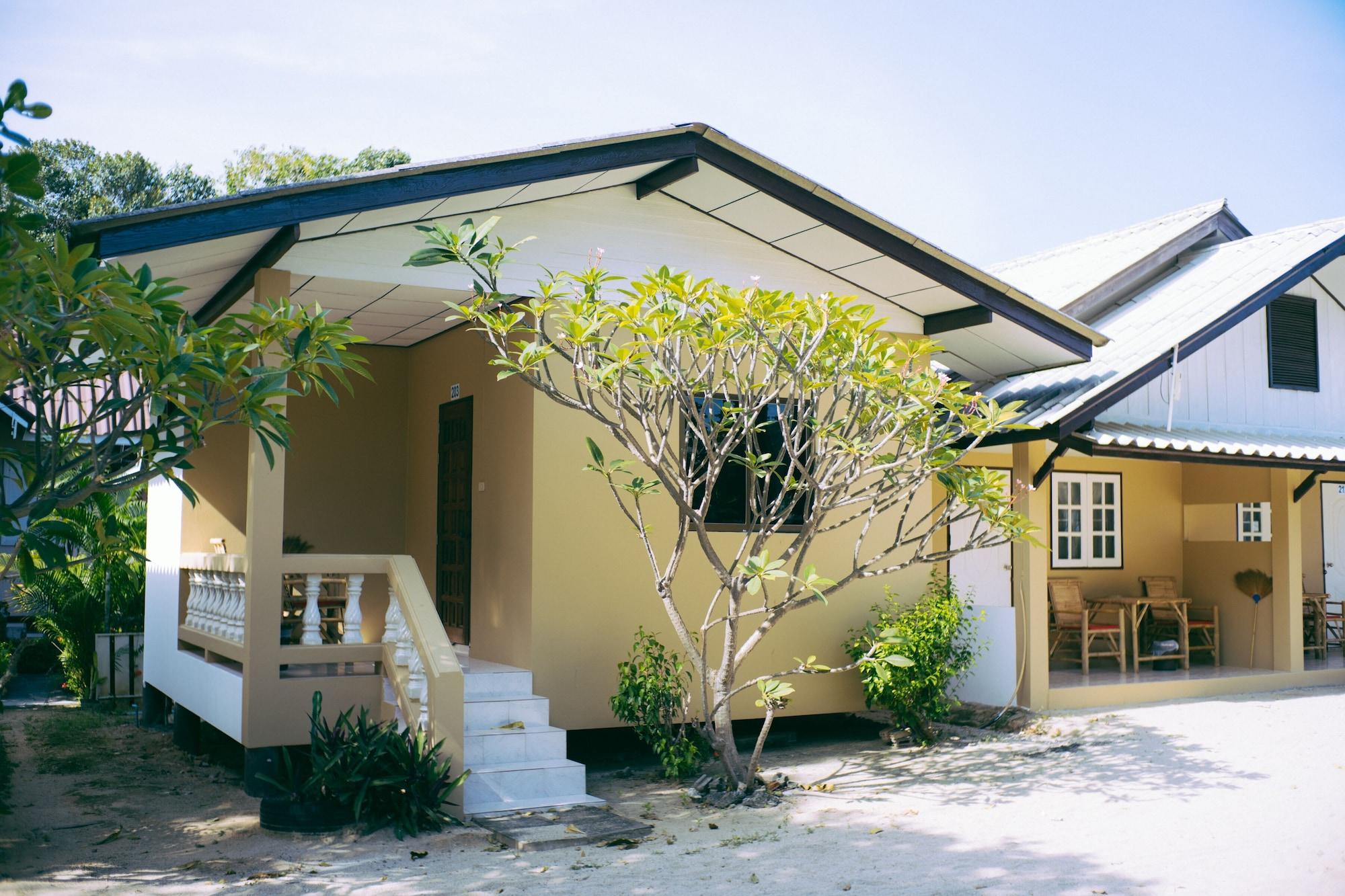 Amity Beach Resort Maret Bagian luar foto