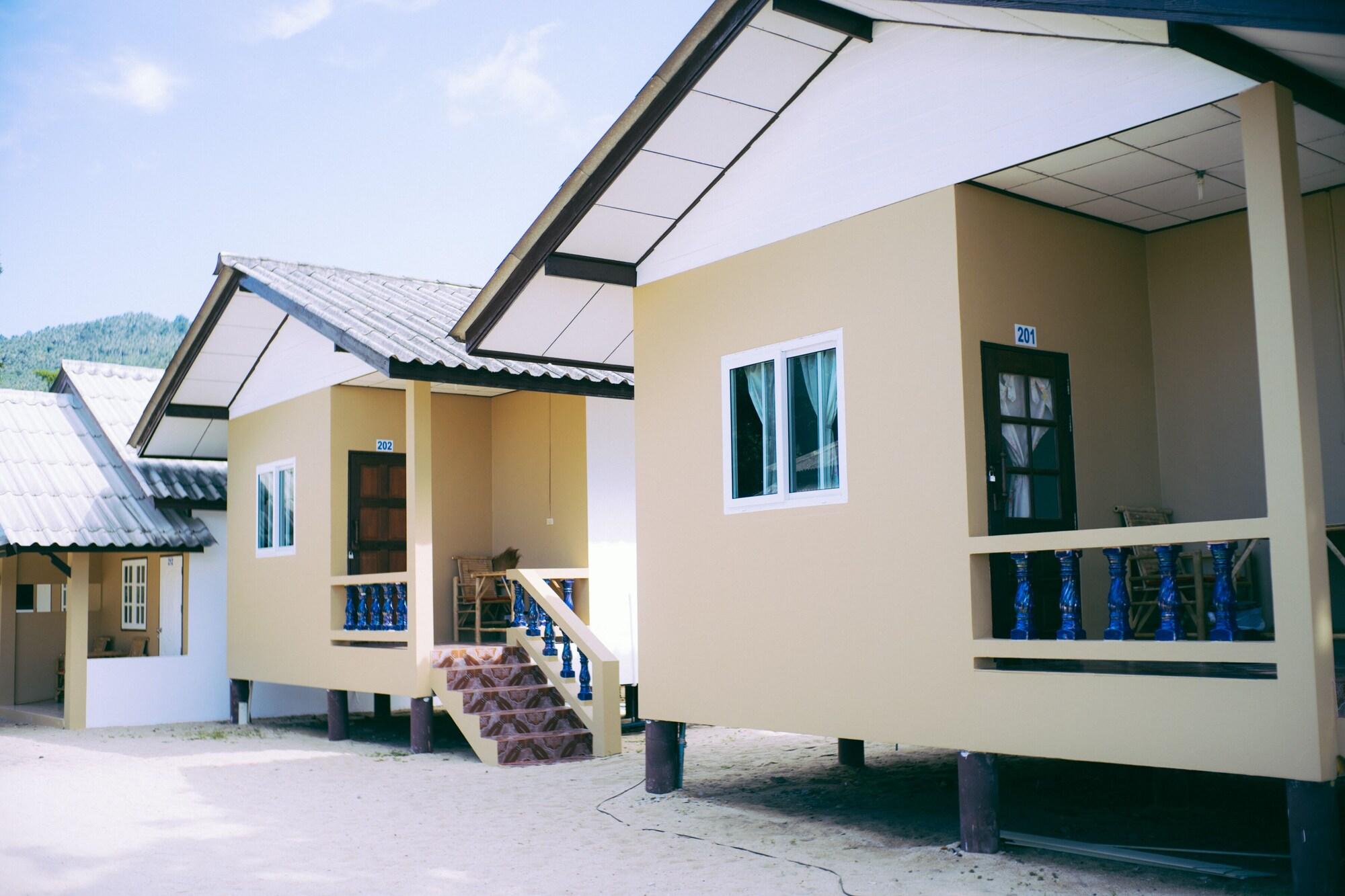 Amity Beach Resort Maret Bagian luar foto