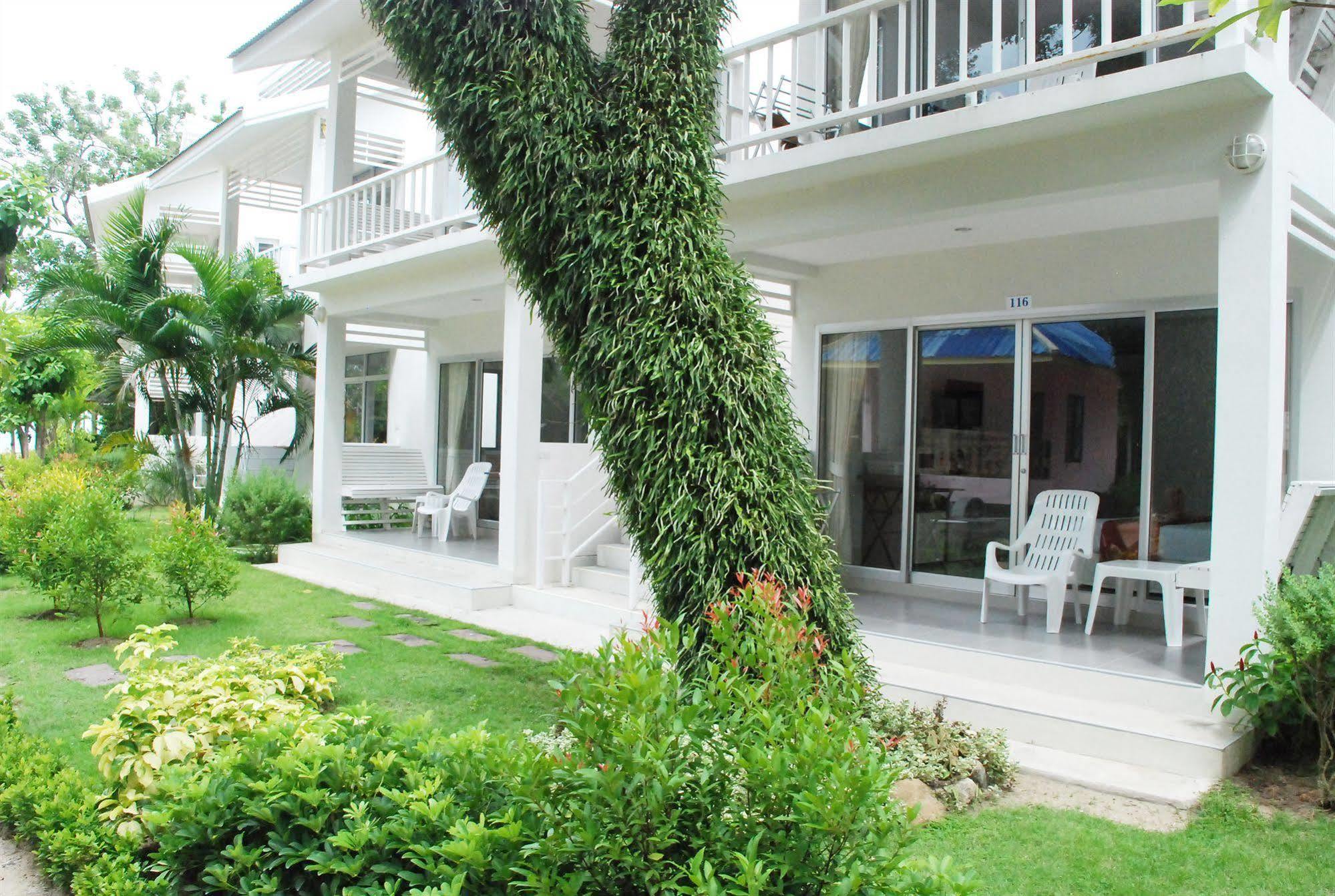 Amity Beach Resort Maret Bagian luar foto