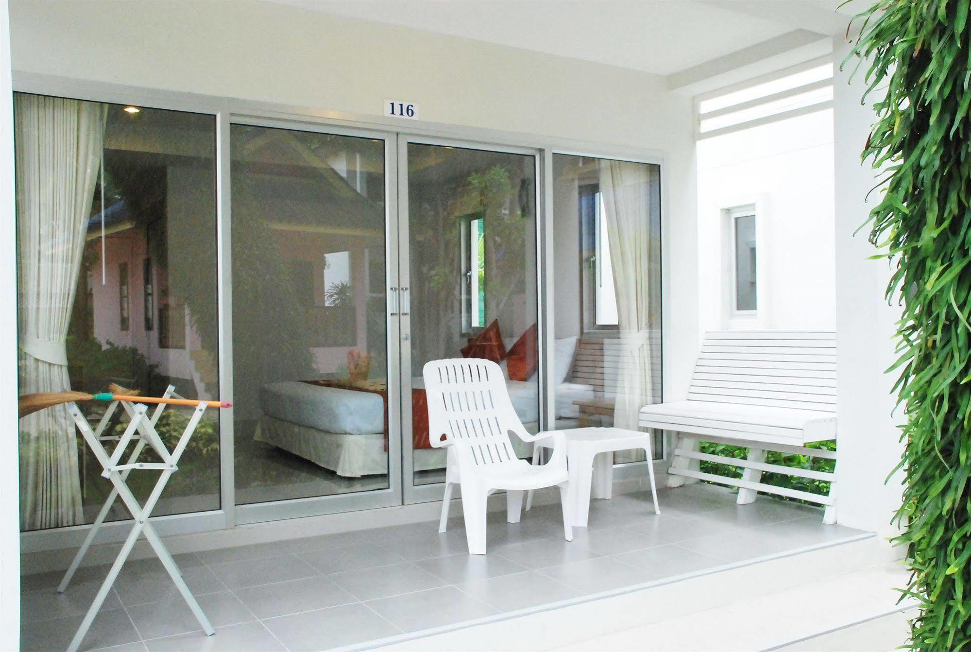 Amity Beach Resort Maret Bagian luar foto