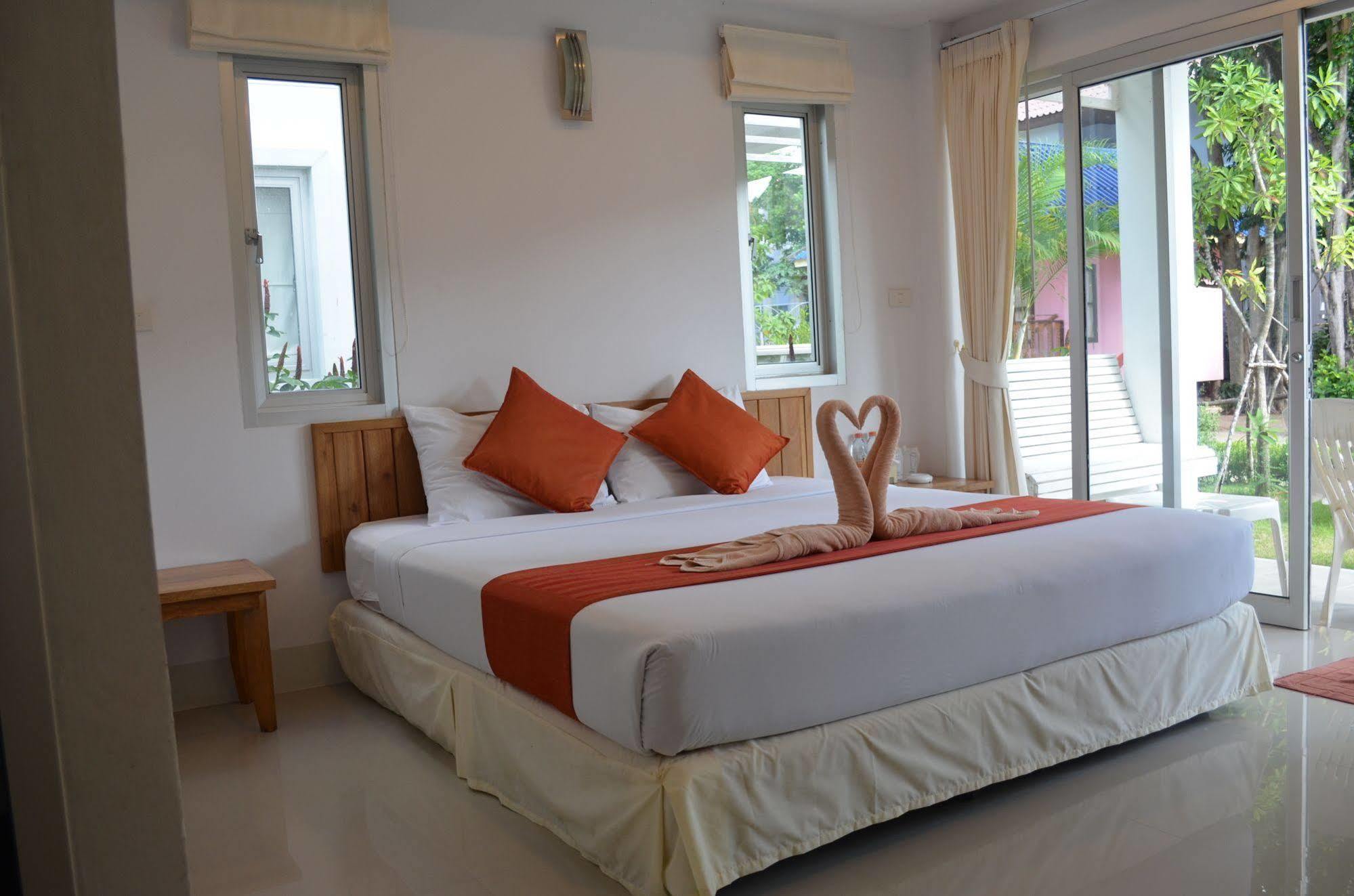 Amity Beach Resort Maret Bagian luar foto