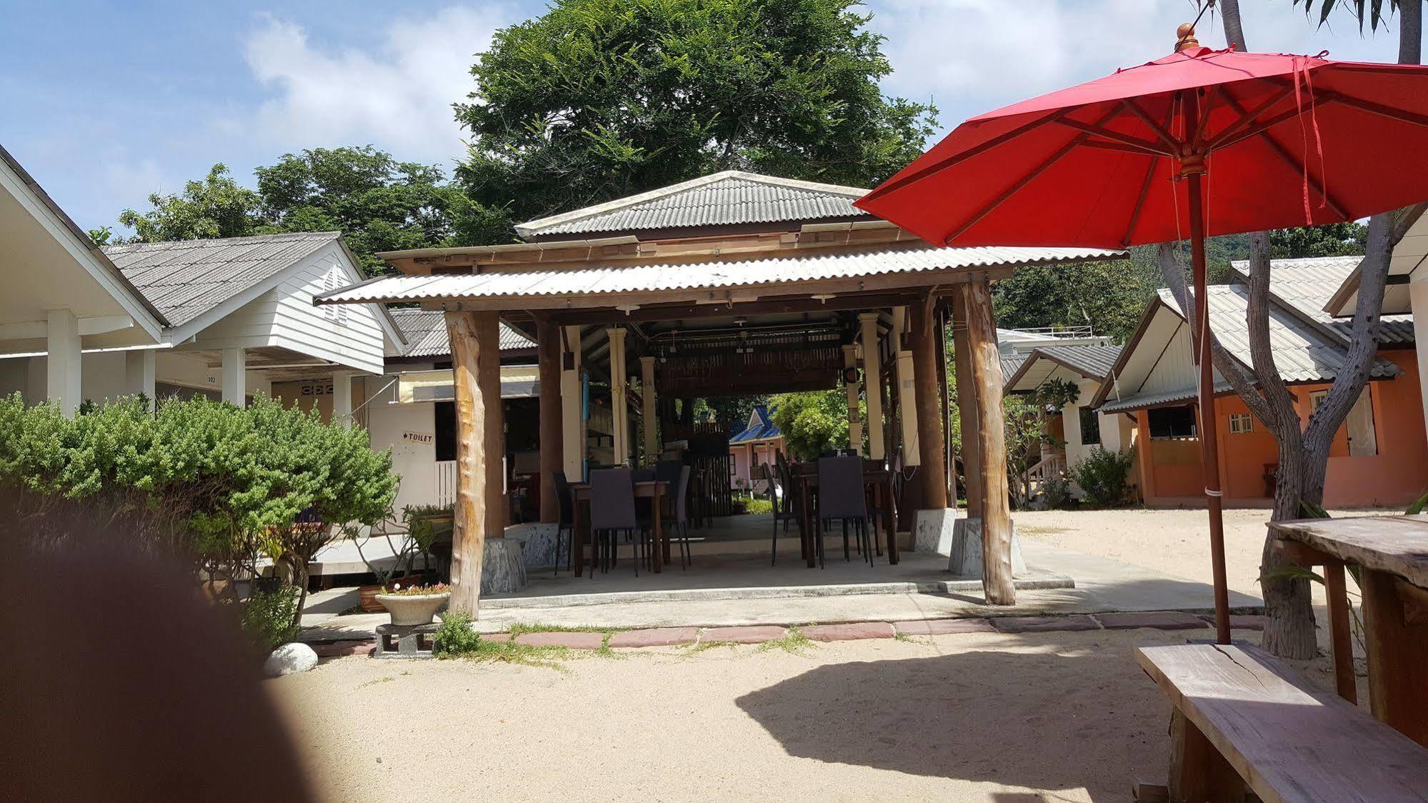 Amity Beach Resort Maret Bagian luar foto