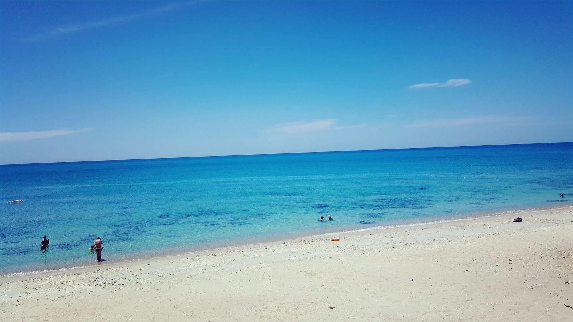 Amity Beach Resort Maret Bagian luar foto