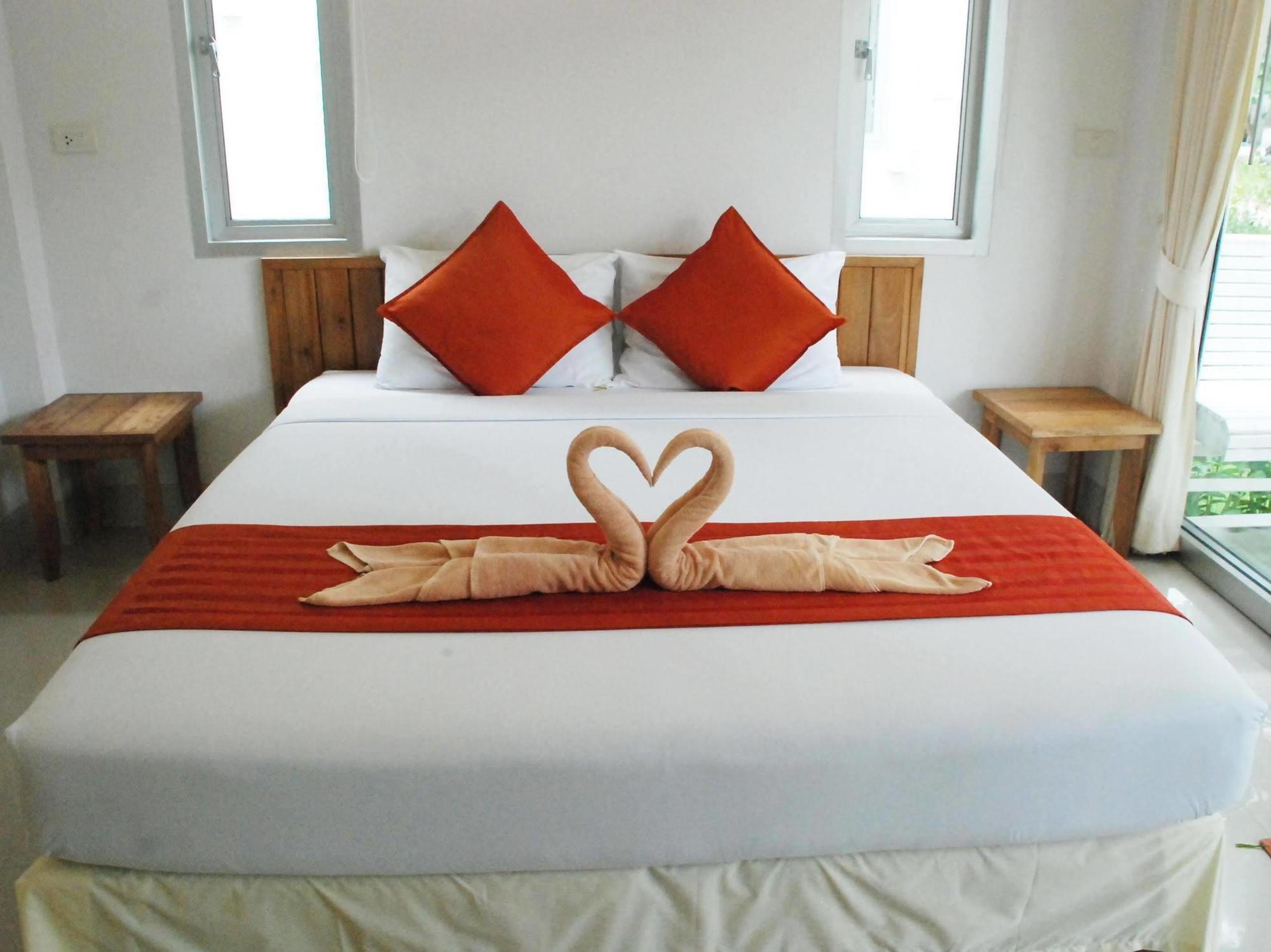 Amity Beach Resort Maret Bagian luar foto