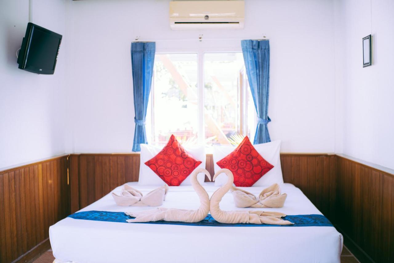 Amity Beach Resort Maret Bagian luar foto