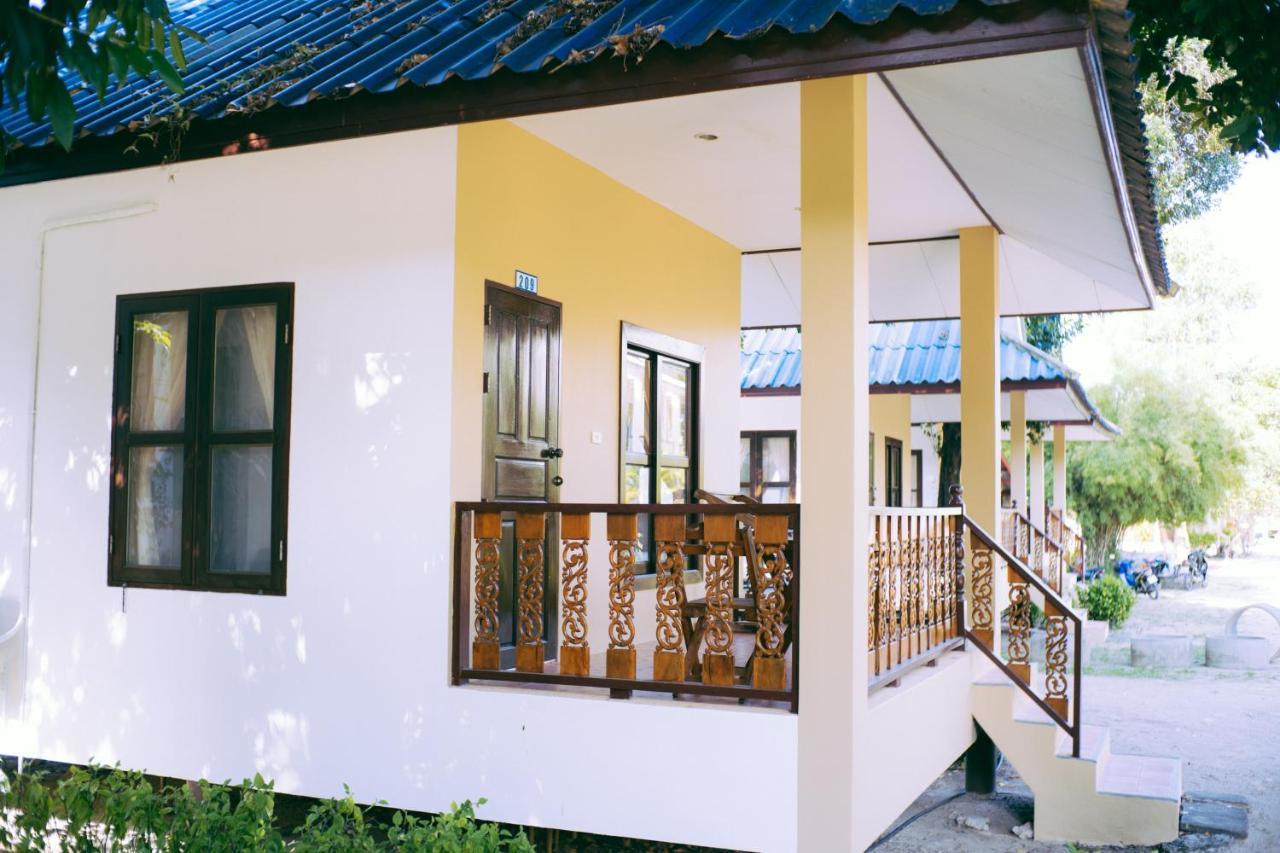 Amity Beach Resort Maret Bagian luar foto