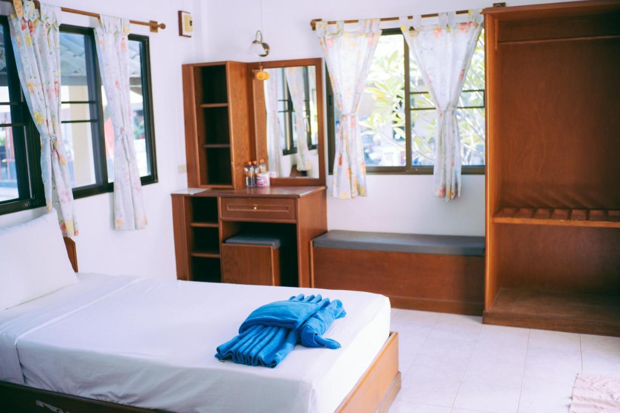 Amity Beach Resort Maret Bagian luar foto