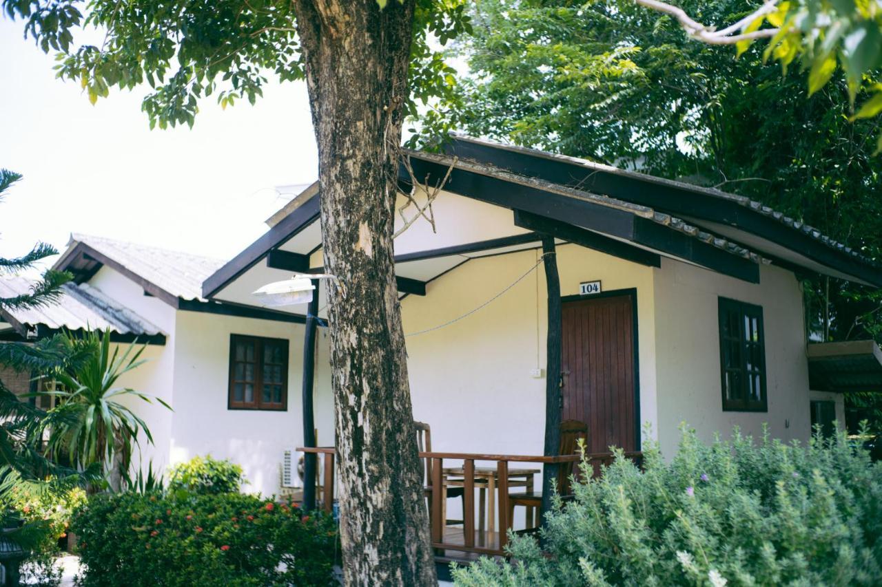 Amity Beach Resort Maret Bagian luar foto