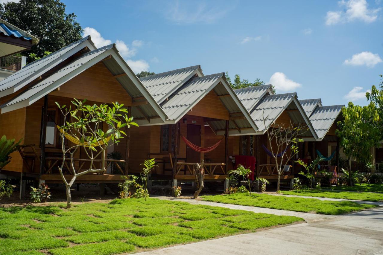 Amity Beach Resort Maret Bagian luar foto