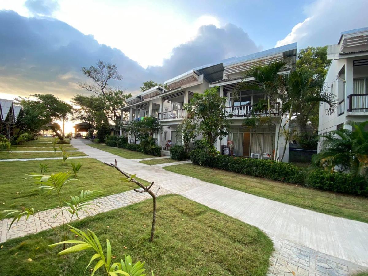 Amity Beach Resort Maret Bagian luar foto