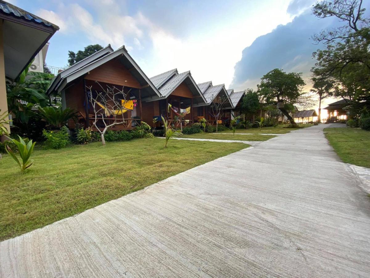Amity Beach Resort Maret Bagian luar foto